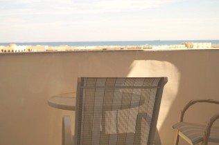 
Beautiful 2 Bedroom Apartment with Sea View
